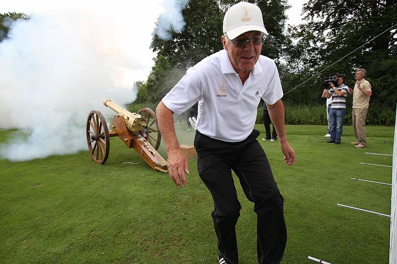 In Bad Griesbach wird anlässlich des 30-jährigen Jubiläums der "Franz Beckenbauer-Stiftung" die "Kaiser-Trophy" ausgespielt - und von Hansi Hinterseer bis zu Boris Becker sind auch jede Menge Promis mit dabei - sehen Sie hier die besten Bilder.