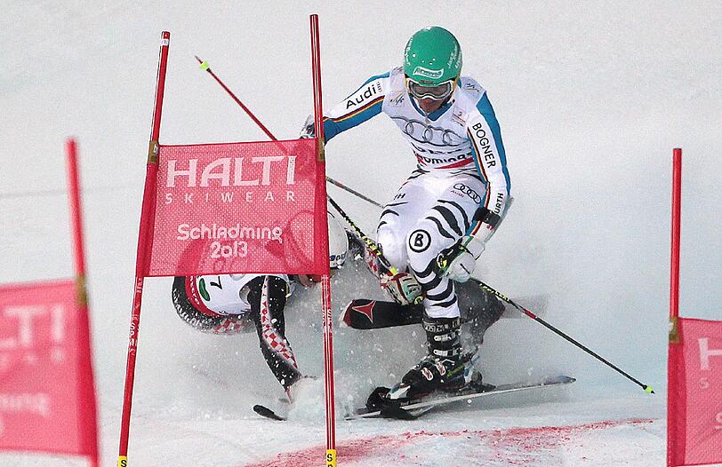 Schrecksekunde für Felix Neureuther, als er mit dem Kroaten Filip Zubcic kurz nach dem Start zusammenstößt