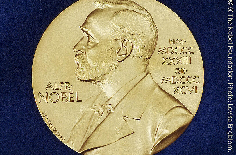 Die Vorderseite der Nobelpreis-Medaille für Literatur, Physik, Chemie und Medizin.