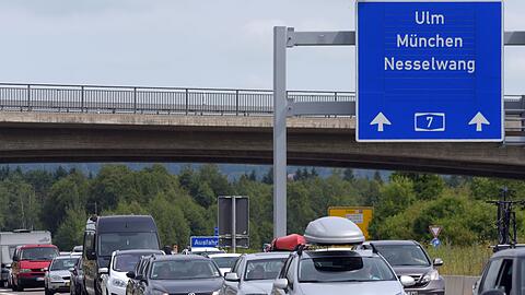 Die Blockabfertigung soll voraussichtlich den ganzen Tag andauern. (Symbolbild)