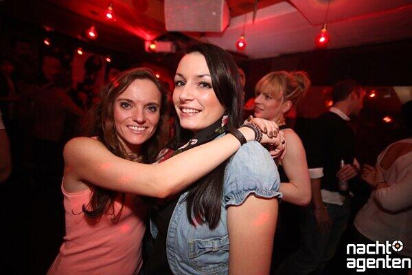 Heiße Frauen stürmen beim "donnerstags clubbing" in der 089Bar die Tanzfläche. Mehr Bilder unter: www.nachtagenten.de