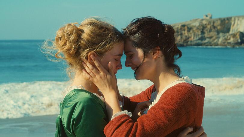 Leidenschaftliche Liebe: Adele Haenel (links) und Noémie Merlant in „Portrait de la jeune fille en feu“ von Céline Sciamma. Leidenschaftliche Liebe: Adele Haenel (links) und Noémie Merlant in „Portrait de la jeune fille en feu“ von Céline Sciamma.