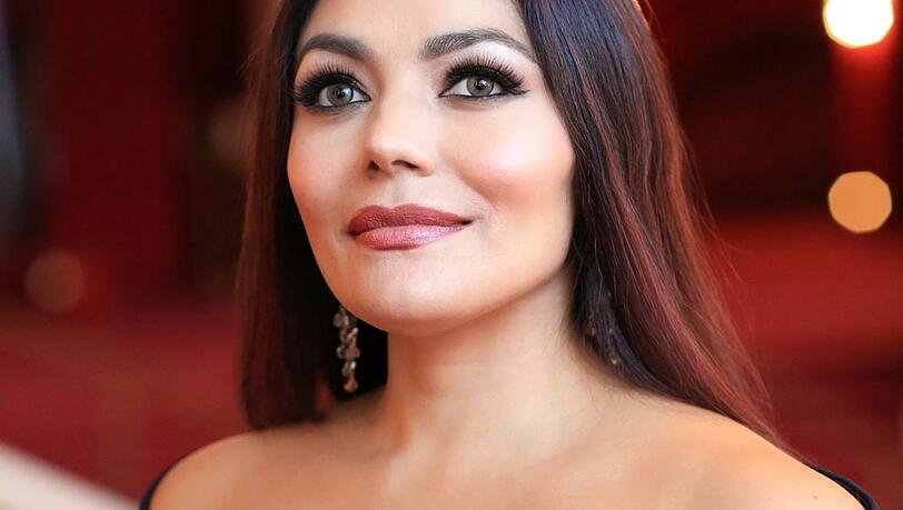 Ailyn Pérez wurde 1979 in Chicago geboren. Bekannt wurde sie durch ihren Auftritt in Gounods "Roméo et Juliette" mit Rolando Villazón in Salzburg. In München gastierte sie zuletzt in Verdis "La traviata" und als Adina in Donizettis "Liebestrank". Ailyn Pérez wurde 1979 in Chicago geboren. Bekannt wurde sie durch ihren Auftritt in Gounods "Roméo et Juliette" mit Rolando Villazón in Salzburg. In München gastierte sie zuletzt in Verdis "La traviata" und als Adina in Donizettis "Liebestrank".