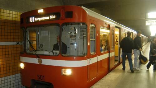 Nur die schnelle Reaktion des U-Bahn-Fahrers verhinderte ein Drama. Nur die schnelle Reaktion des U-Bahn-Fahrers verhinderte ein Drama.