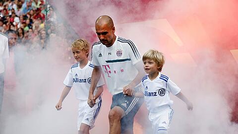 Der FC Bayern München hat in der Allianz Arena seinen Kader offiziell vorgestellt. Trainer Pep Guardiola.