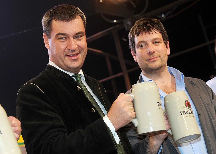 Prost! Finanzminister Markus Söder (l.) mit Schauspieler Stephan Zinner.
