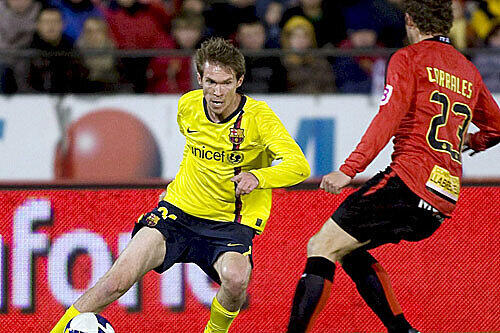 Im selben Jahr verloren die Bayern auch das Tauziehen um den Weißrussen Alexander Hleb, wieder gegen Barcelona,...