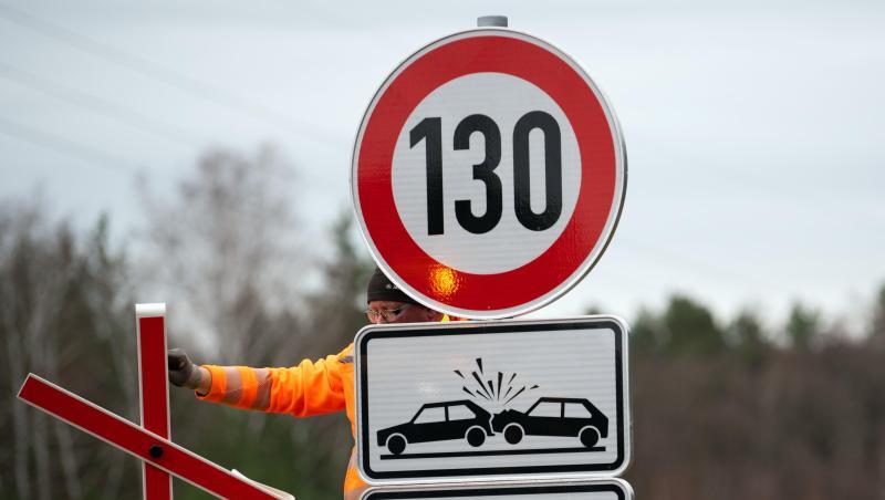 Die SPD will mit der Union über eine generelle Geschwindigkeitsbegrenzung von 130 Kilometern pro Stunde reden. Die SPD will mit der Union über eine generelle Geschwindigkeitsbegrenzung von 130 Kilometern pro Stunde reden.