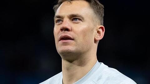 Torwart Manuel Neuer von München klatscht Beifall nach dem Spiel. Foto: Sven Hoppe/dpa