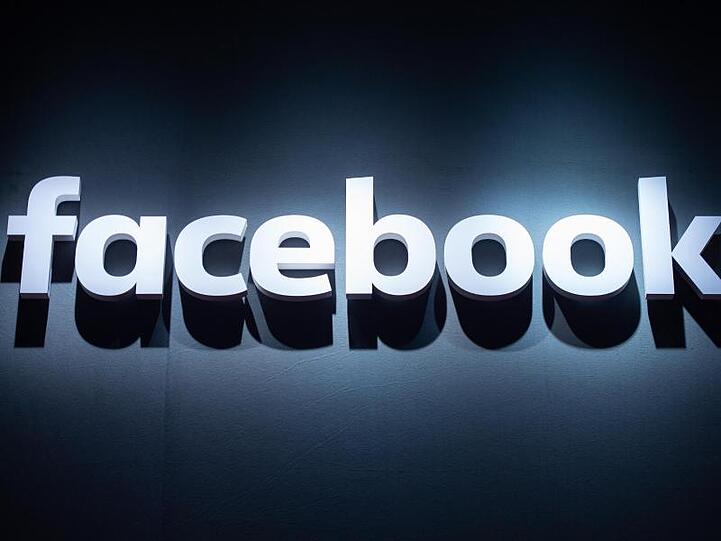 Facebook war erst vor wenigen Wochen kritisiert worden, weil das Netzwerk umstrittene Äußerungen Trumps nicht von der Plattform nahm oder als problematisch markierte.