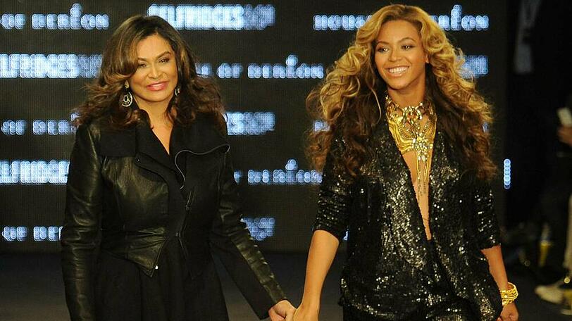 Tina Knowles-Lawson (li.) zusammen mit Tochter Beyoncé.