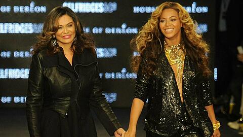 Tina Knowles-Lawson (li.) zusammen mit Tochter Beyoncé.