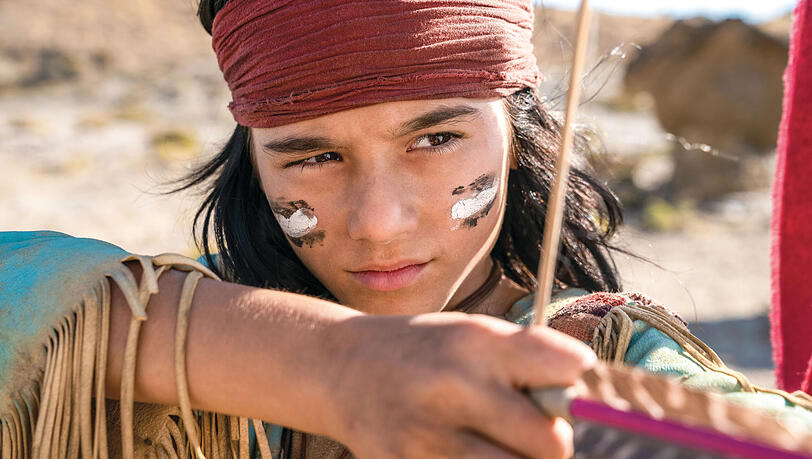 Mika Ullritz als Winnetou in einer Szene des Films "Der junge Häuptling Winnetou".