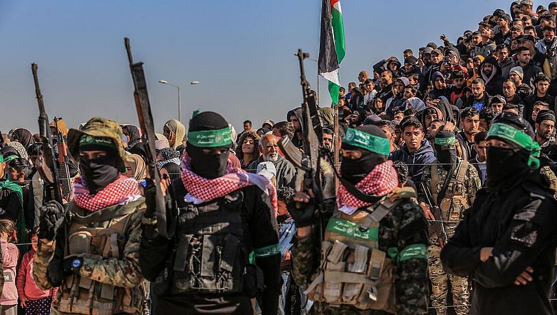 Die islamistische Hamas im Gazastreifen lehnt die israelische Forderung nach ihrer Entwaffnung strikt ab. (Archivbild)