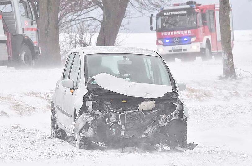 Bilder vom Verkehrsunfall auf der B13 bei Holzkirchen.