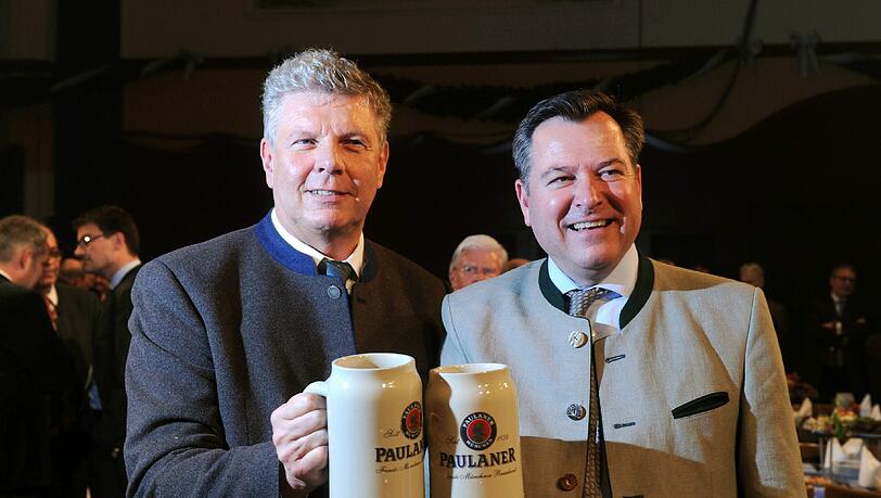 Auf dem Nockherberg haben OB Dieter Reiter (SPD) und sein Stellvertreter Josef Schmid (CSU) noch vergnügt miteinander angestoßen. Tage später ist das Verhältnis schon wieder belastet. Auf dem Nockherberg haben OB Dieter Reiter (SPD) und sein Stellvertreter Josef Schmid (CSU) noch vergnügt miteinander angestoßen. Tage später ist das Verhältnis schon wieder belastet.