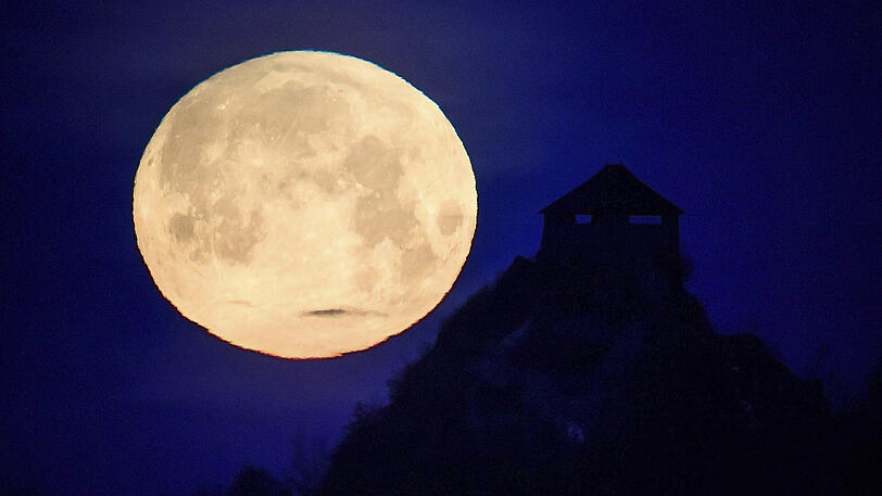 Mond über Ungarn
