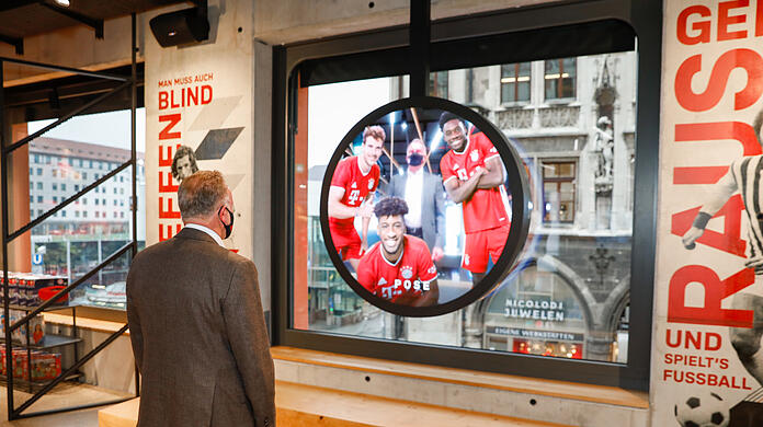 Vorstands-Boss Karl-Heinz Rummenigge in der neuen "FC Bayern World".