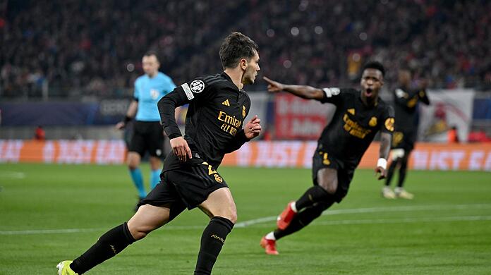 Brahim D&iacute;az (l) brachte Real in F&uuml;hrung.