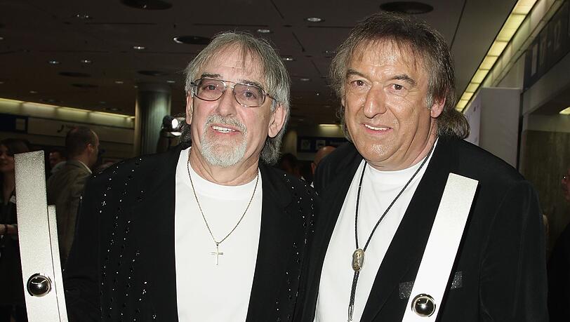 Karl-Heinz Ulrich (links) und Bernd Ulrich alias Die Amigos waren im Laufe der Jahre häufig bei "Immer wieder sonntags" zu Gast. Karl-Heinz Ulrich (links) und Bernd Ulrich alias Die Amigos waren im Laufe der Jahre häufig bei "Immer wieder sonntags" zu Gast.