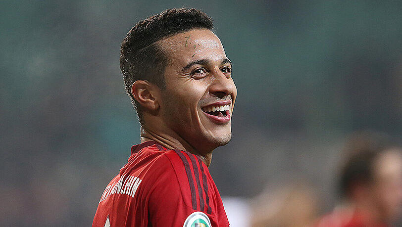 Bayern-Offensivstar Thiago steht nach seiner jüngsten Knieverletzung vor seinem Pflichtspiel-Comeback. Bayern-Offensivstar Thiago steht nach seiner jüngsten Knieverletzung vor seinem Pflichtspiel-Comeback.