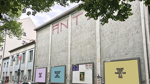 Eine schöne Illusion: Aber ein geparktes Auto wird halt doch kein Baum.