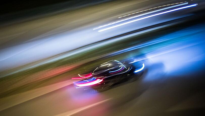 Mit 200 bei erlaubten 100 Kilometern pro Stunde war ein 19-J&auml;hriger auf der Autobahn unterwegs. Die Polizei untersagte sp&auml;ter die Weiterfahrt. (Symbolbild)