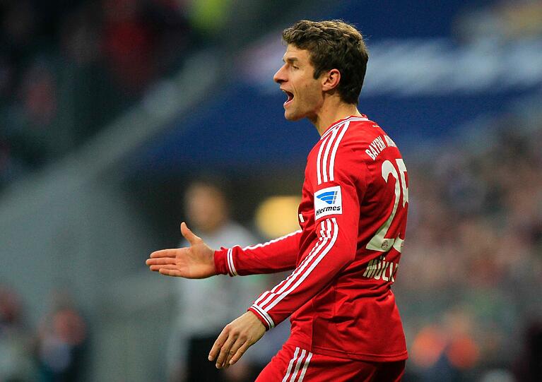 Thomas Müller: Note 4. Bemüht wie immer, unauffällig wie dann, wenn es bei ihm eben nicht läuft. Daher ohne große Aktionen, er verstolperte einen Ball durch die Beine ins Seitenaus und musste früh runter.