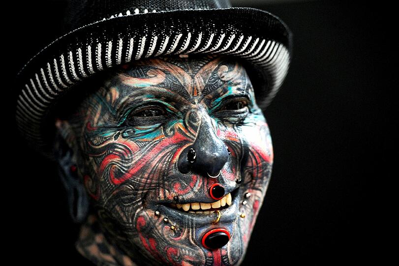 Sexy Körperkunst: Verrückte Tattoos - Spektakuläre Bilder...