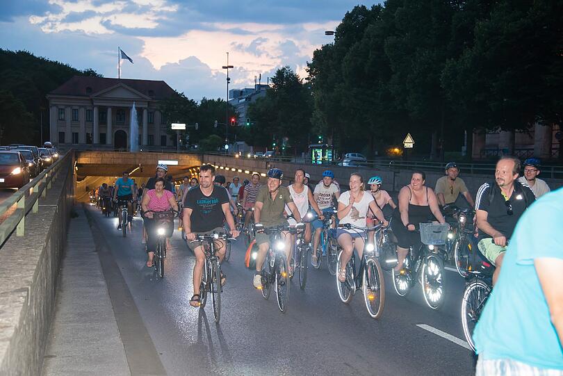 Tausende Münchner waren bei der sechsten Münchner Radlnacht dabei. Die Bilder.