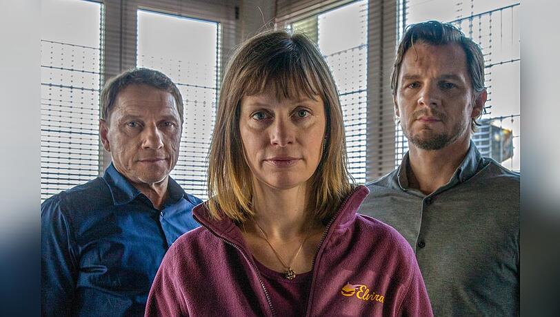 "Tatort: Anne und der Tod": Die Kommissare Thorsten Lannert (Richy Müller, l.) und Sebastian Bootz (Felix Klare) befragen die Altenpflegerin Anne Werner (Katharina Marie Schubert).