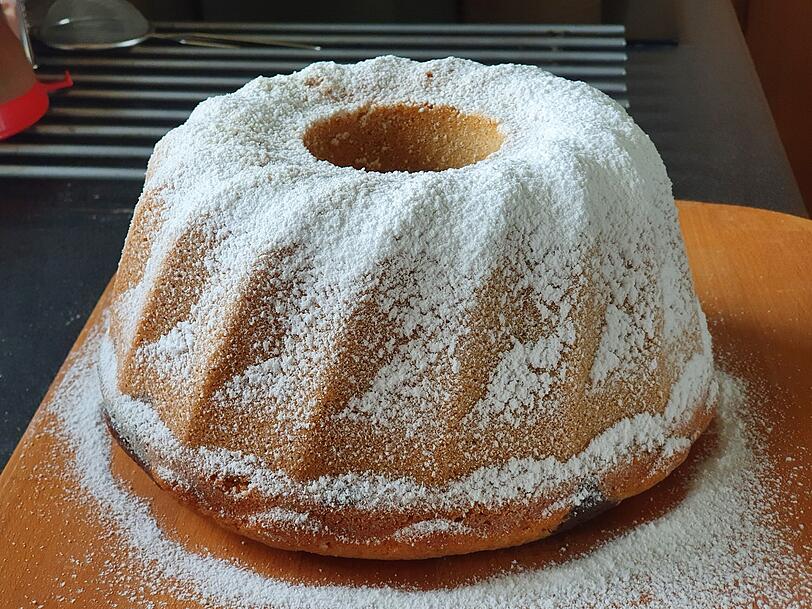 Mit zerkleinerten Pl&auml;tzchenresten kann man auch leckere Kuchen backen.