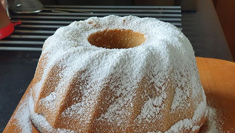 Mit zerkleinerten Pl&auml;tzchenresten kann man auch leckere Kuchen backen.