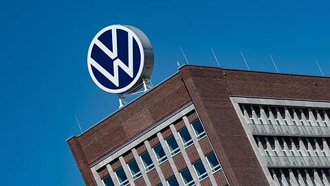 VW muss in der "Dieselgate"-Affäre empfindliche Bußgelder fürchten.