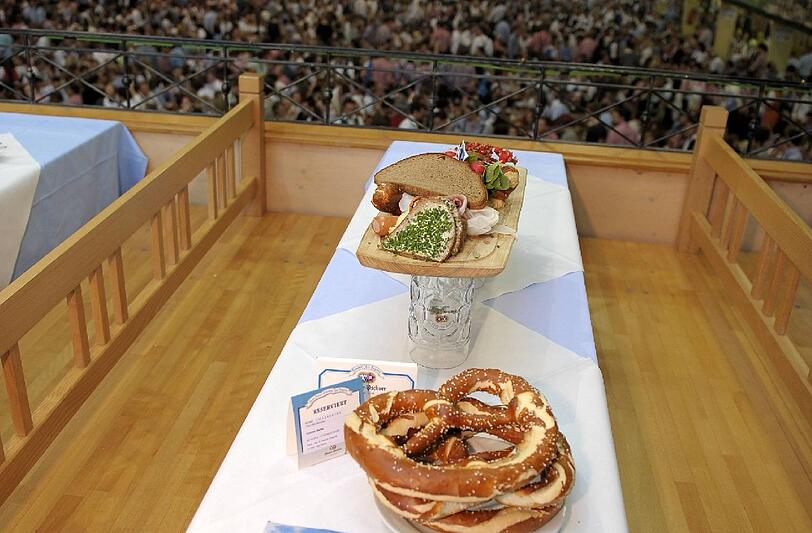 Ein Wiesn-Tisch, ganz frei &ndash; ein verlockender Anblick. Münchner sollen das künftig öfter sehen.
