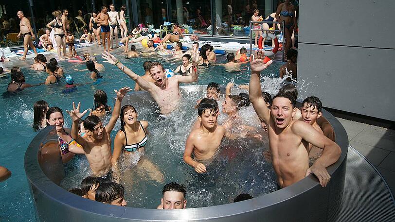 Das "neue", grundsanierte Cosimawellenbad wurde am Samstag wiedereröffnet. Die Bilder.