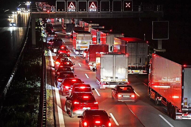 Insgesamt elf Fahrzeuge waren in den Unfall verwickelt.