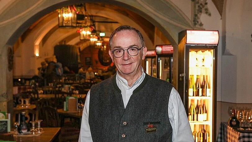 Wirt Peter Wieser im Ratskeller bei einem Besuch der AZ im Jahr 2023. Per Ende 2025 gibt er die Pacht auf. (Archiv) Wirt Peter Wieser im Ratskeller bei einem Besuch der AZ im Jahr 2023. Per Ende 2025 gibt er die Pacht auf. (Archiv)
