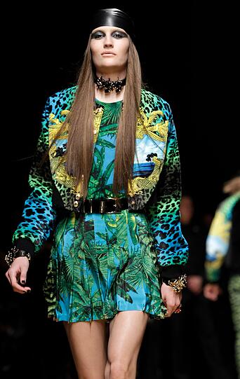 Leder, Nieten und knallige Farben dominieren die "Versace for H&M" Kollektion für Frauen und Männer.