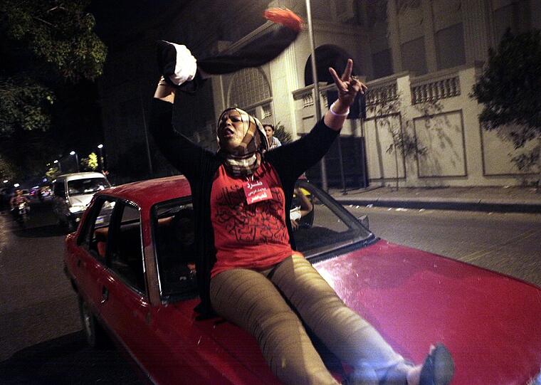 Ausnahmezustand am auf dem Tahrir-Platz in Kairo. Millionen Menschen feiern die Absetzung von Mohammed Mursi durch das ägyptische Militär.