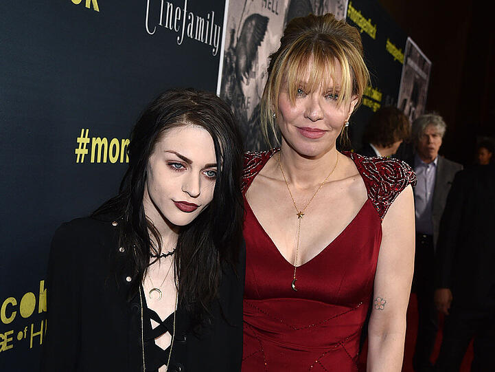 Schwieriges Verhältnis: Frances Bean Cobain (li.) und Courtney Love bei der Premiere der Kurt-Cobain-Doku "Montage of Heck"