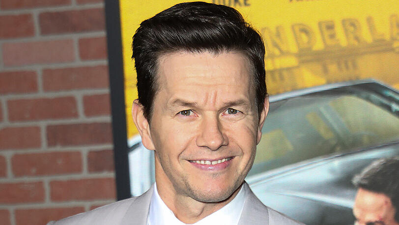 Mark Wahlberg ist ein viel beschäftigter Schauspieler. Mark Wahlberg ist ein viel beschäftigter Schauspieler.