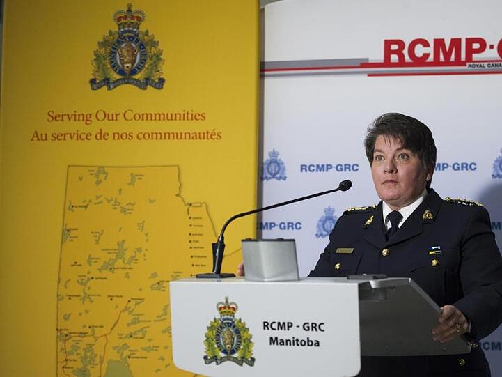 Polizeisprecherin Jane MacLatchy bei einer Pressekonferenz in Winnipeg zum Fund der Leichen.