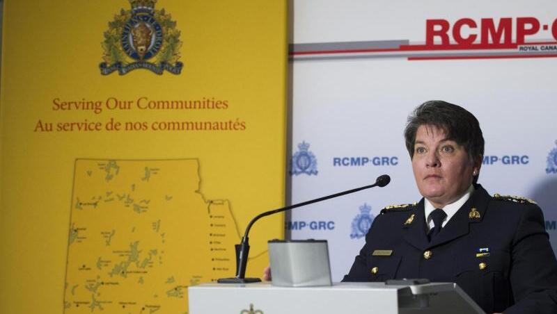 Polizeisprecherin Jane MacLatchy bei einer Pressekonferenz in Winnipeg zum Fund der Leichen. Polizeisprecherin Jane MacLatchy bei einer Pressekonferenz in Winnipeg zum Fund der Leichen.
