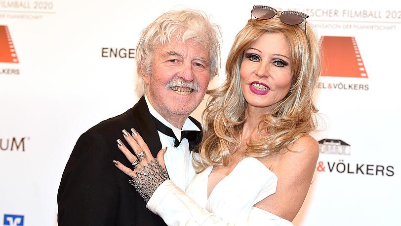 Gisela Muth mit Mann Hans Georg Muth 
47. Deutscher Filmball 2020. Die Designerin verstarb wenige Monate später.