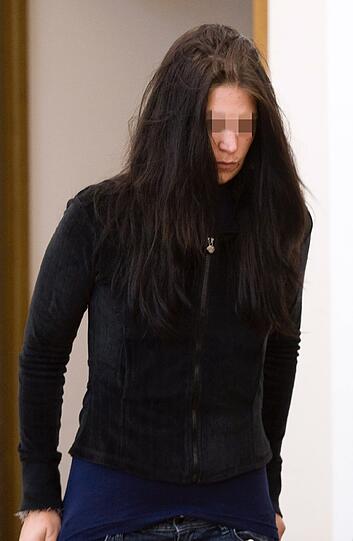 Wegen der Tötung ihres neugeborenen Babys ist Katharina H. am Donnerstag vom Landgericht Passau zu sechs Jahren Haft verurteilt worden. Die Bilder vom Gericht.