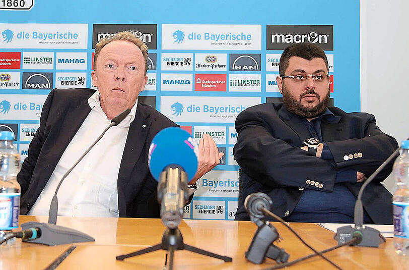 Denkwürdige Pressekonferenz: Präsident Cassalette mit Investor Ismaik (r.), die die Entlassung von Trainer Runjaic begründen.