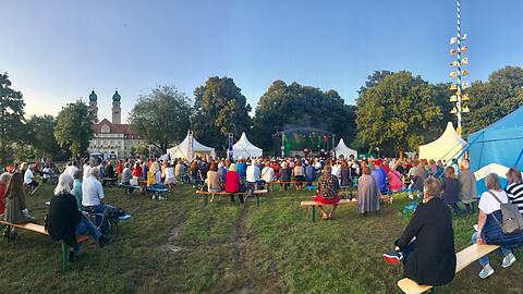 Beim Konzert "Simmering in Sendling" bei der Stadtteilwoche.