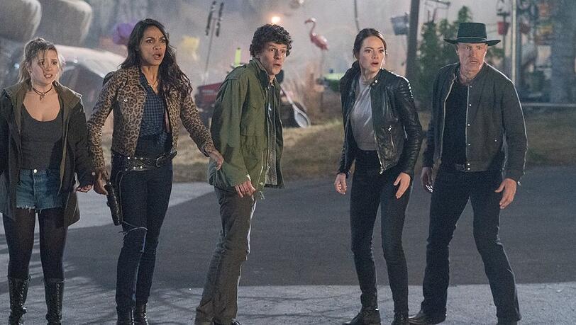 Neue und alte Figuren kämpfen in "Zombieland: Doppelt hält besser" ums Überleben.