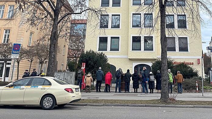 Abtreibungsgegner demonstrieren vor einer Klinik in der Nymphenburger Straße in der Maxvorstadt.